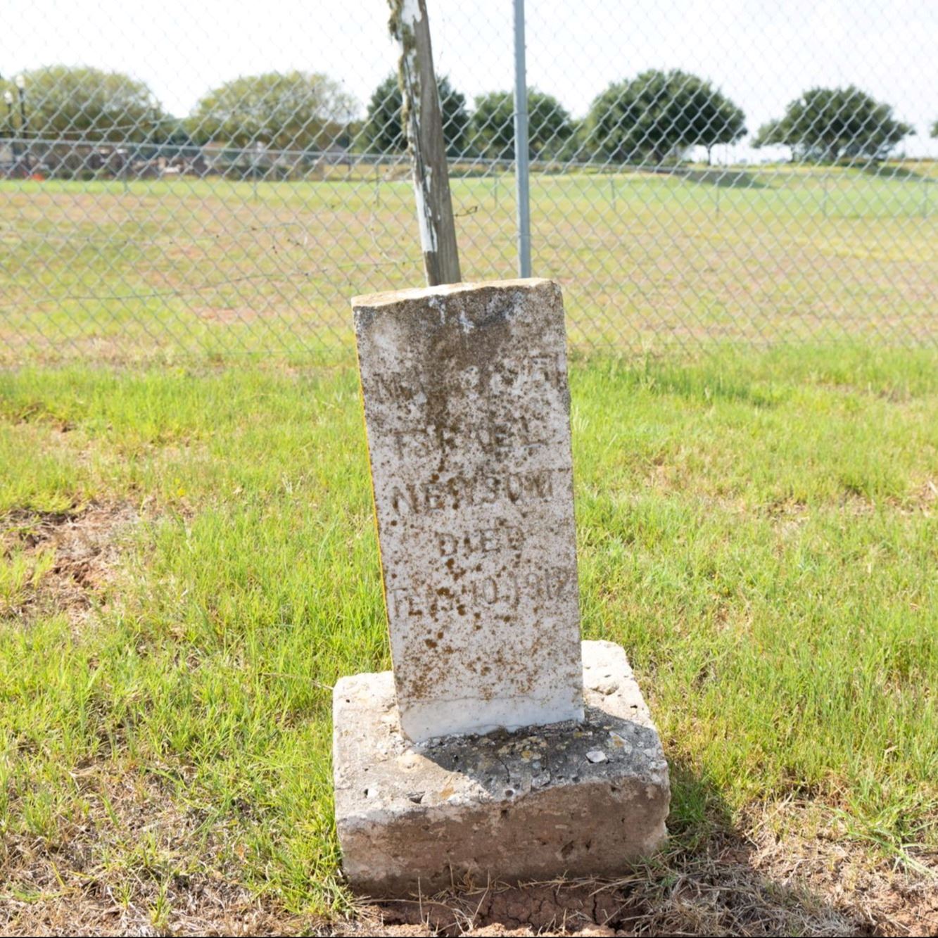 Pre-Restoration of Israel Newsom's gravestone in 2023